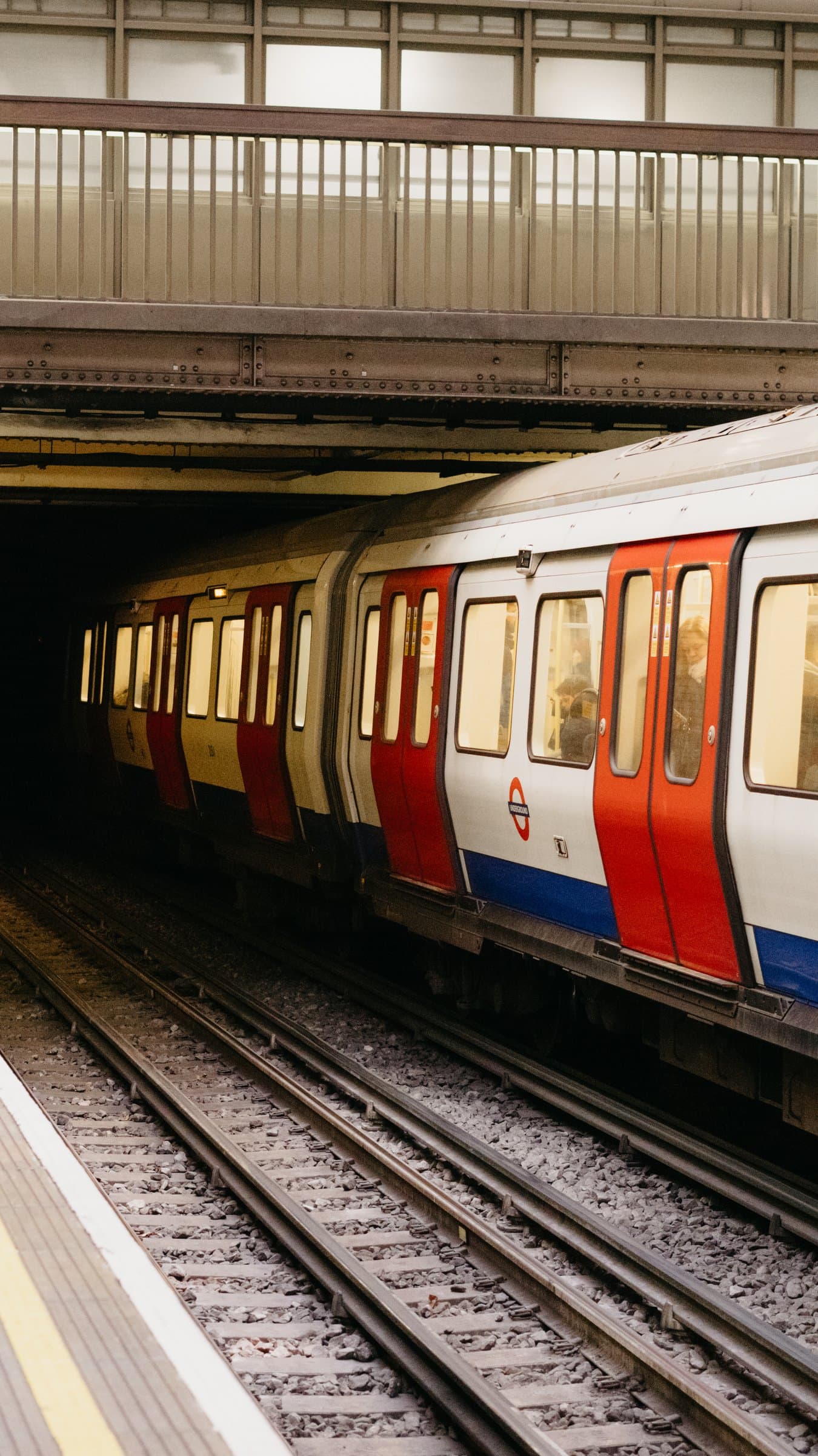 A train on a curved Underground platform